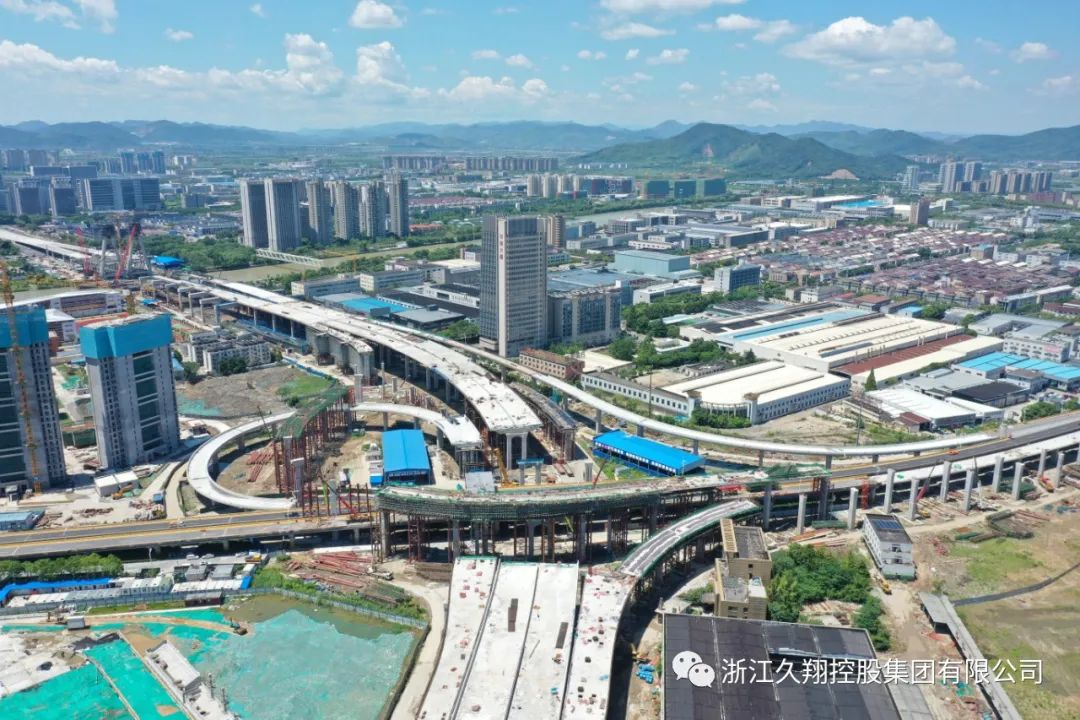 砥礪前行！炎炎夏日，鴻鼎攪拌站即將順利完成風荷橋主塔承臺澆筑任務
